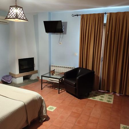 Hotel Rural La Posada De Las Cigueenas Jerez De Los Caballeros Dış mekan fotoğraf