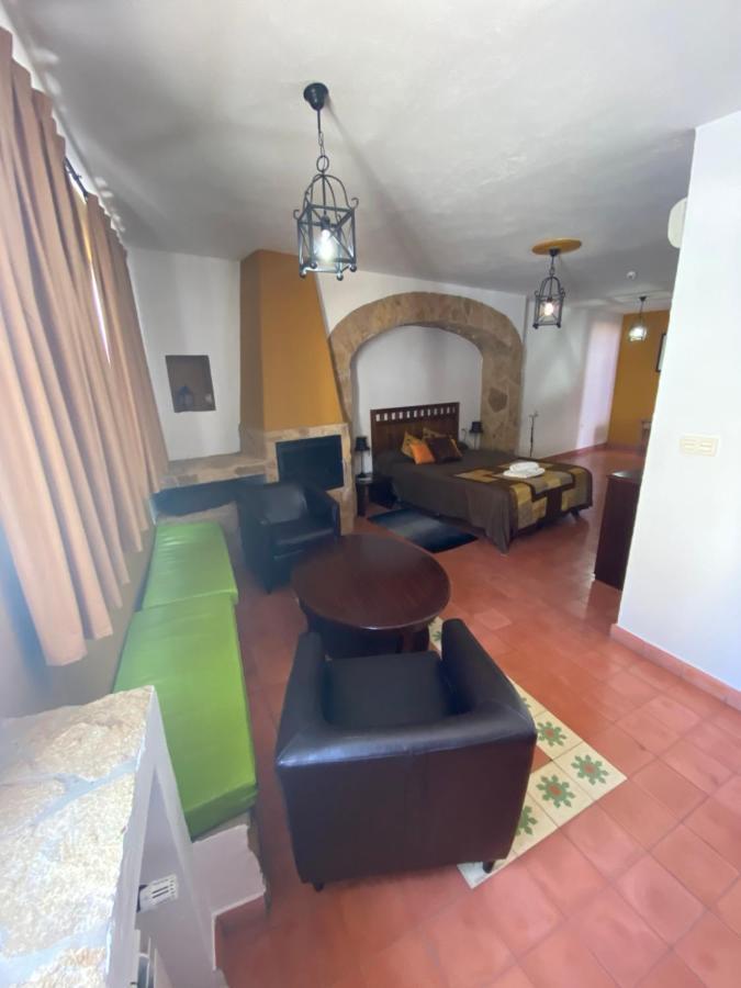 Hotel Rural La Posada De Las Cigueenas Jerez De Los Caballeros Dış mekan fotoğraf