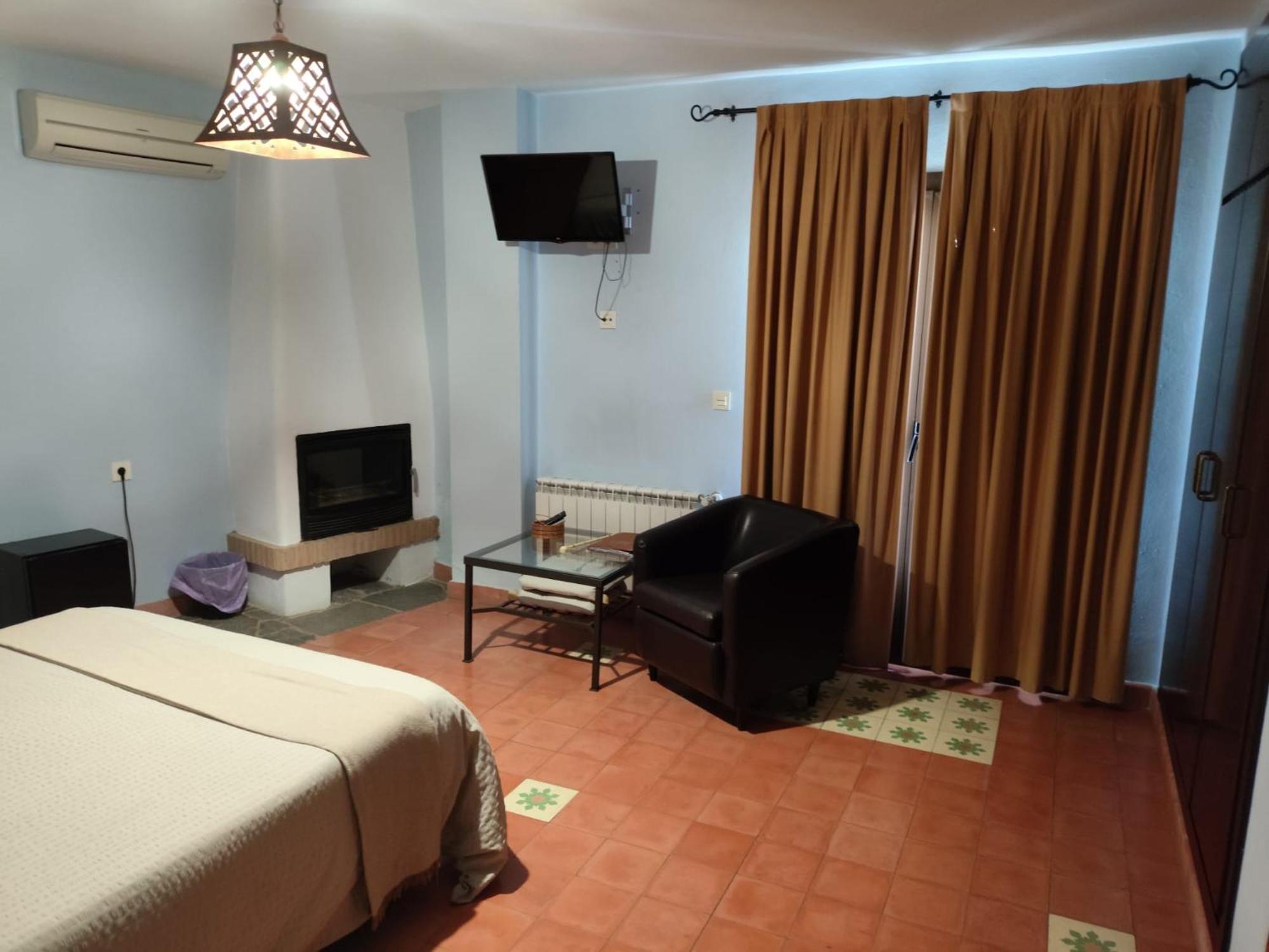 Hotel Rural La Posada De Las Cigueenas Jerez De Los Caballeros Dış mekan fotoğraf